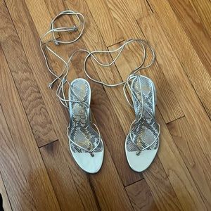 Never worn Sam Edelman jamila sandal. Great summer gold heels.